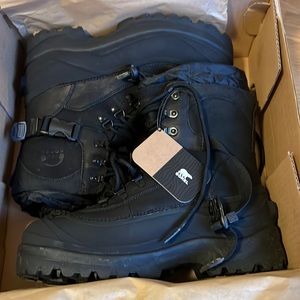 Brand new men’s snow boots sorel